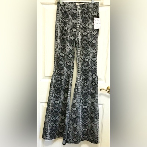 NWT We the Free Just Float On Flare Jeans - Picture 7 of 16